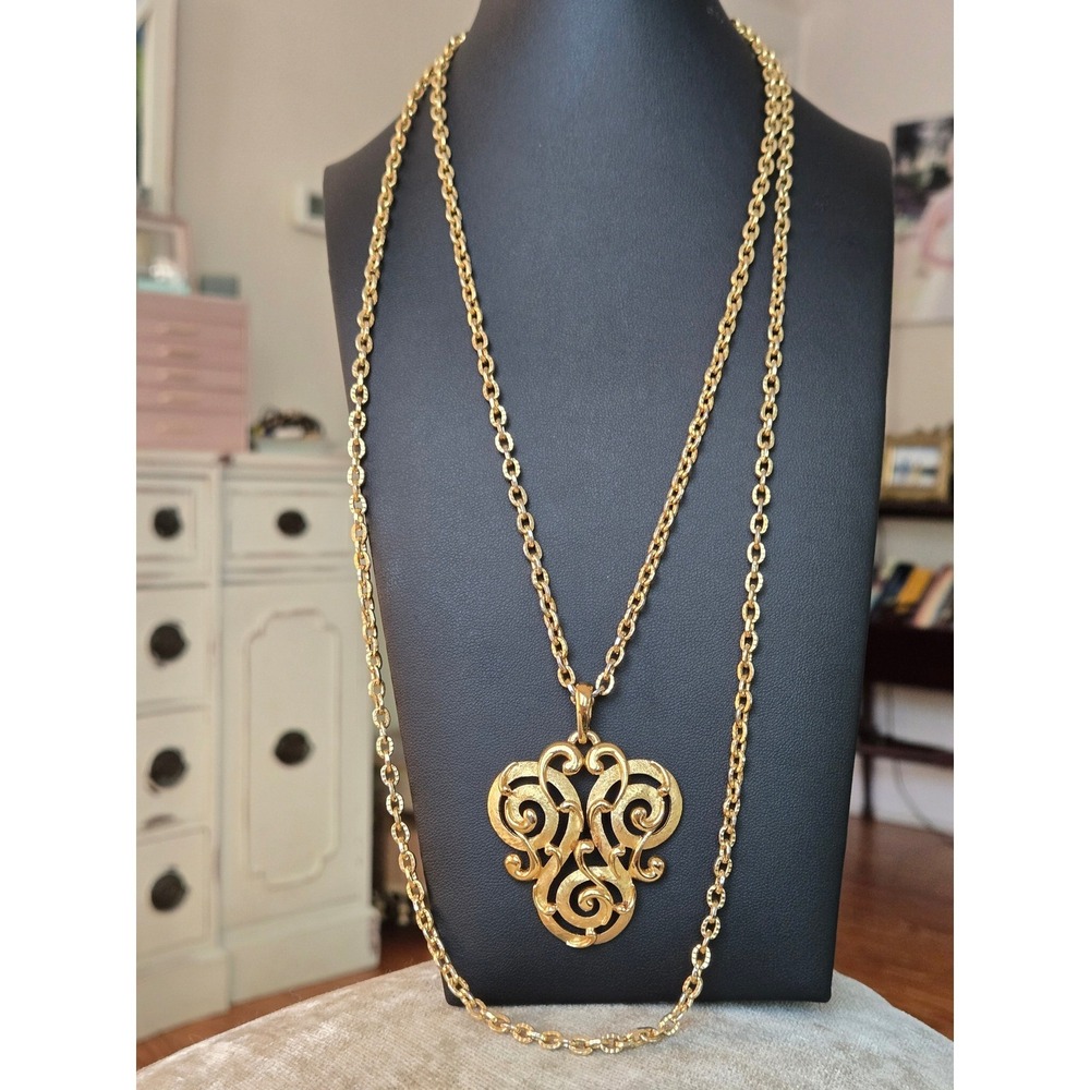 TRIFARI Crown GoldTone Chain Necklace TearDrop Pendant 1955-1969 Signed Vintage
